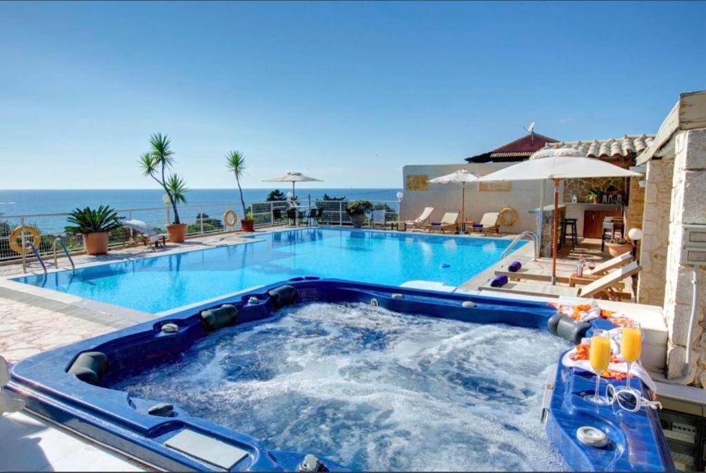 Thalassa Thea Villa *